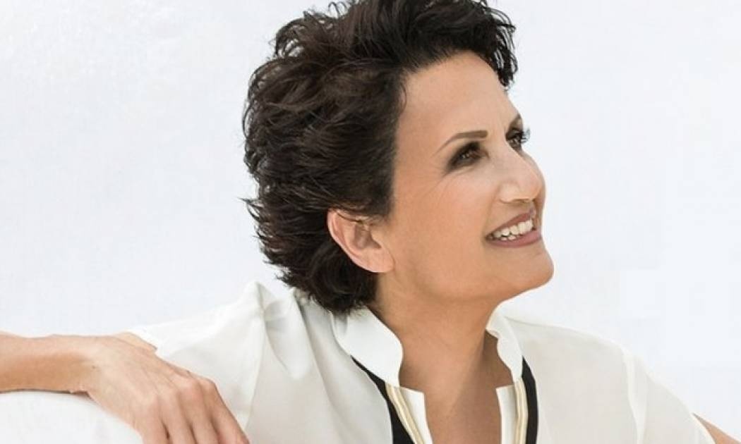 Νονά η Άλκηστις Πρωτοψάλτη! Βάπτισε την κόρη γνωστού τραγουδιστή