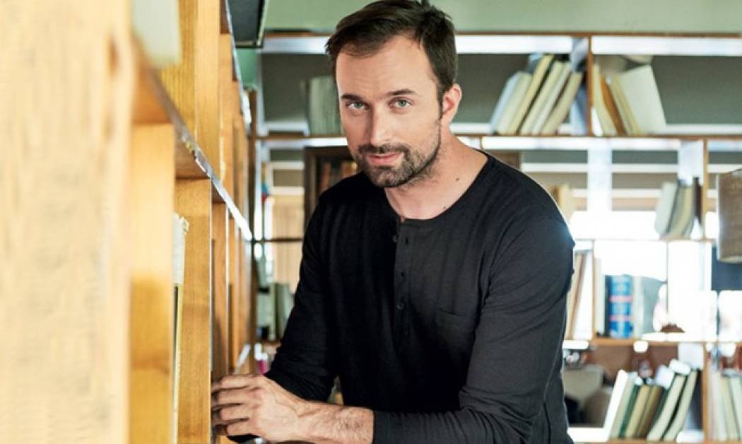 Ο Γιώργος Λιανός έγινε νονός με τη νέα του σύντροφο στο πλευρό του