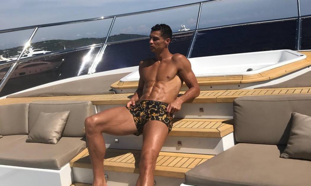 Τα… μπαλάκια του Ronaldo. Η πόζα που θα συζητηθεί