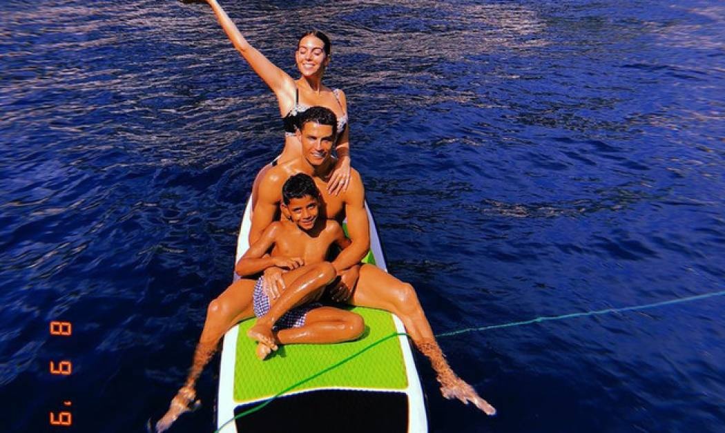 Tζορτζίνα φτάνει! Μας τα έχεις δείξει τα οπίσθια σου! (pic)