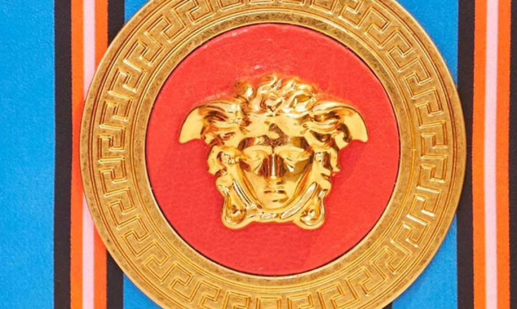 Corriere della Sera: αιφνίδια πώληση του Versace για 2 δισεκατομμύρια δολάρια