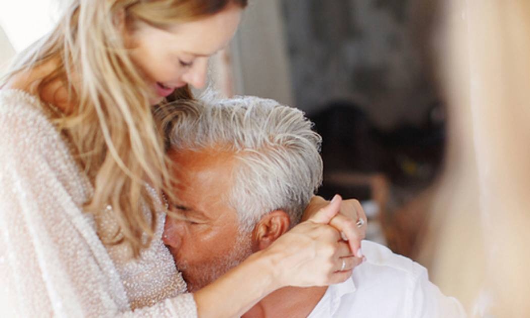 Ο Χάρης Χριστόπουλος φωτογραφίζει τη γυναίκα του με μαγιό και γίνεται πανικός