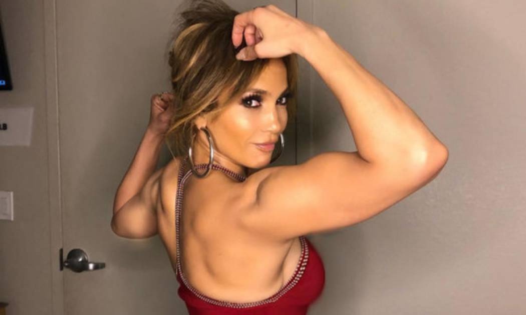 Jennifer Lopez: Δύσκολο να πιστέψεις ότι είναι 49 ετών βλέποντας αυτές τις φωτογραφίες της (pics)