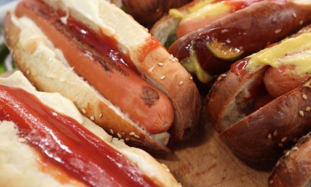 Hot Dog με σπιτικά ψωμάκια