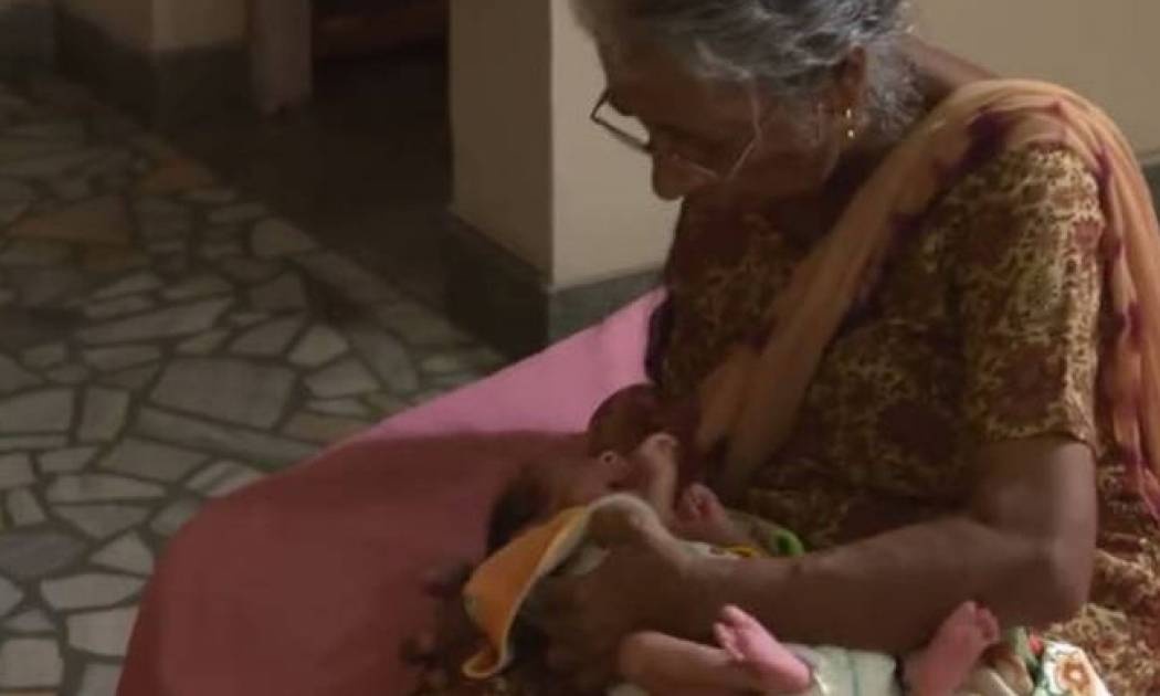 Η γυναίκα που κατάφερε να γίνει μητέρα στα… 72 της χρόνια (vid)