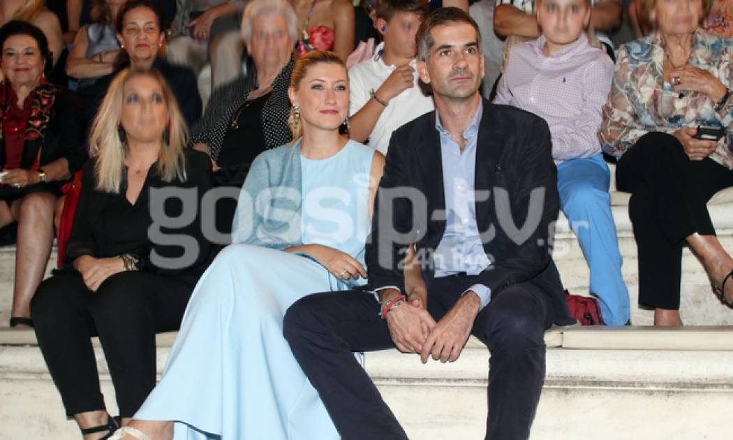 Κοσιώνη – Μπακογιάννης: Πιασμένοι χέρι-χέρι στο Ηρώδειο!