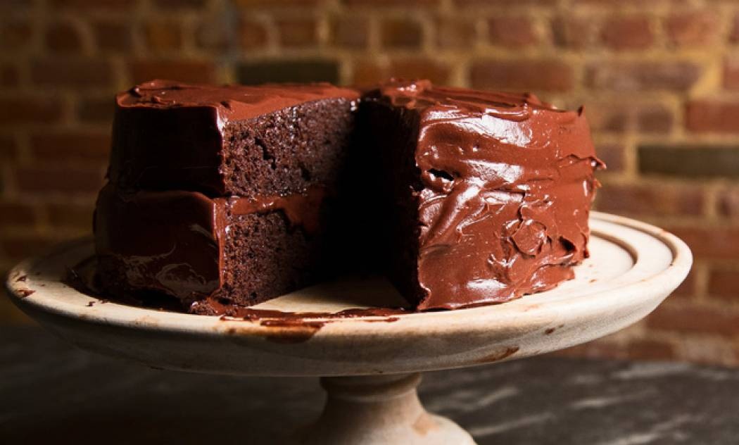 Το τέλειο κέικ με τρία υλικά και δύο κινήσεις