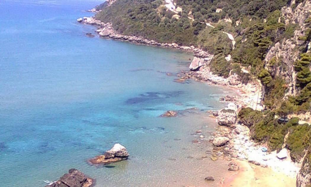 Μυρτιώτισσα: Η παραλία γυμνιστών που είναι γεμάτη με τουρίστες και μετά το καλοκαίρι