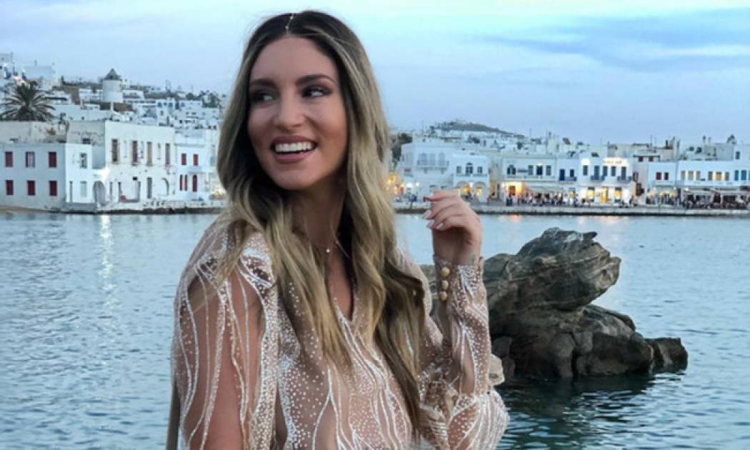 Είναι αυτή η φωτογραφία με την οποία η Αθηνά Οικονομάκου μας πρόδωσε τον 1ο της γάμο;