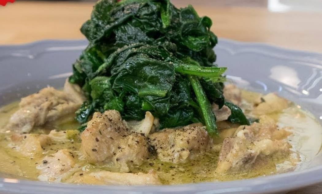 Κοτόπουλο φρικασέ με σπανάκι