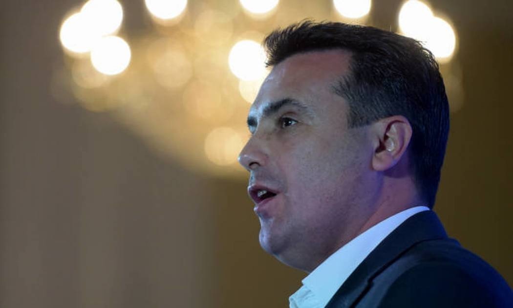 Στην κόψη του ξυραφιού το μέλλον των Σκοπίων: Εκλογές ΤΩΡΑ ζητά η αντιπολίτευση, υπομονή ζητά ο Ζάεφ