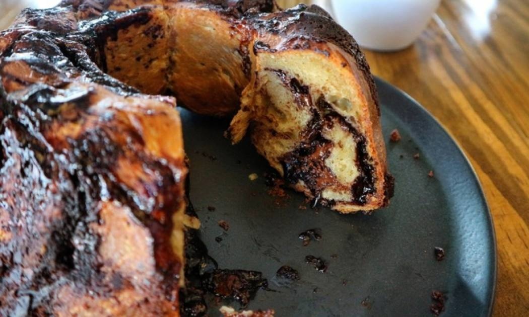 Τσουρέκι με γιαούρτι & σοκολάτα