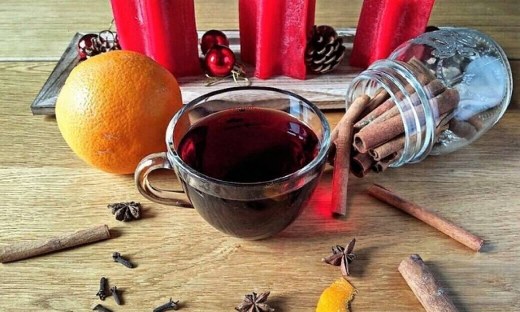 Glühwein ζεστό γλυκό κρασί