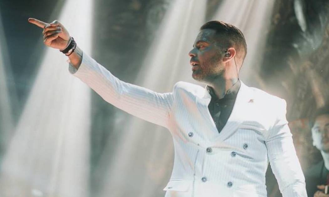 Ηλίας Βρεττός: Στην Τήνο πριν την πρεμιέρα