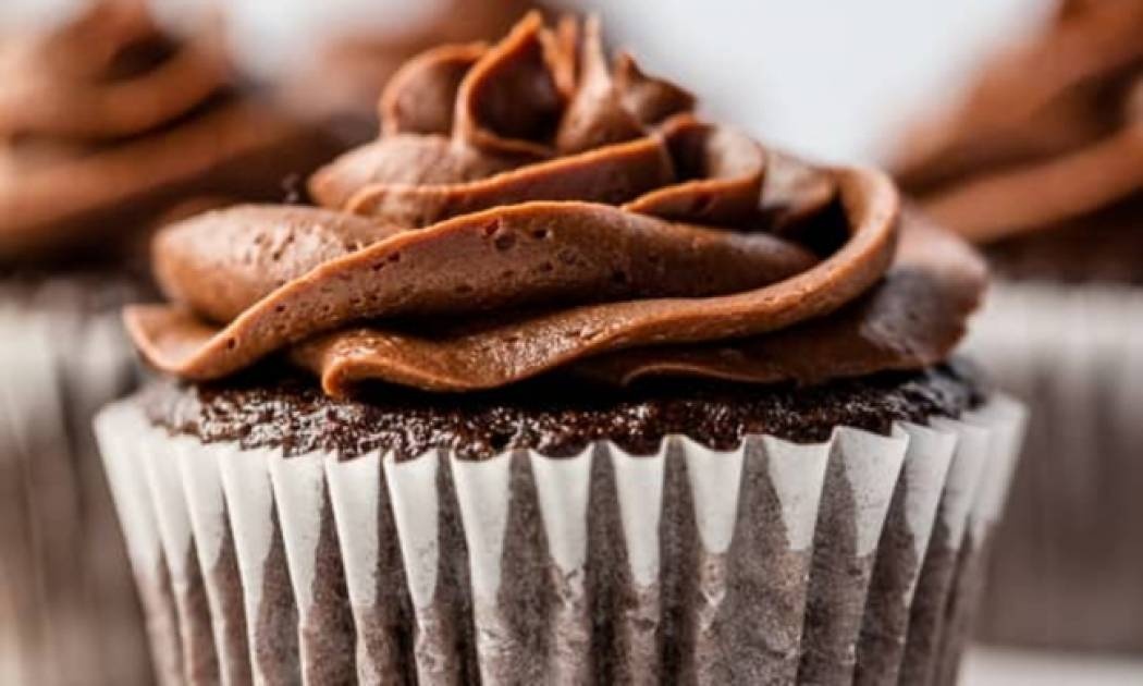 Σοκολατένια cupcakes - Διπλή απόλαυση (vid)