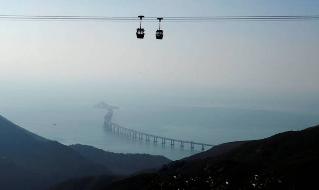 Έτοιμη η μεγαλύτερη γέφυρα του κόσμου που συνδέει το Χονγκ Κονγκ με την Κίνα