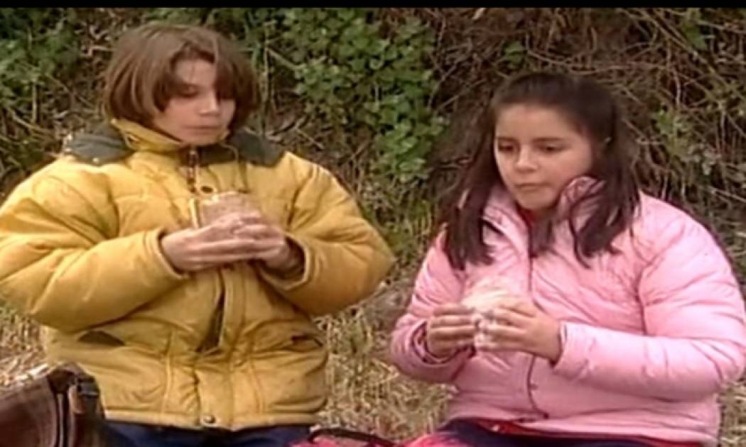 Βάλια και Μανωλάκης: Η συνάντηση των δύο παιδιών 15 χρόνια μετά το «Καφέ της Χαράς»