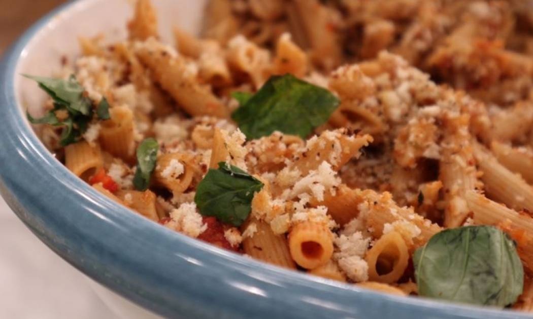 Σπαγγέτι ολικής άλεσης με σάλτσα καπνιστής πιπεριάς