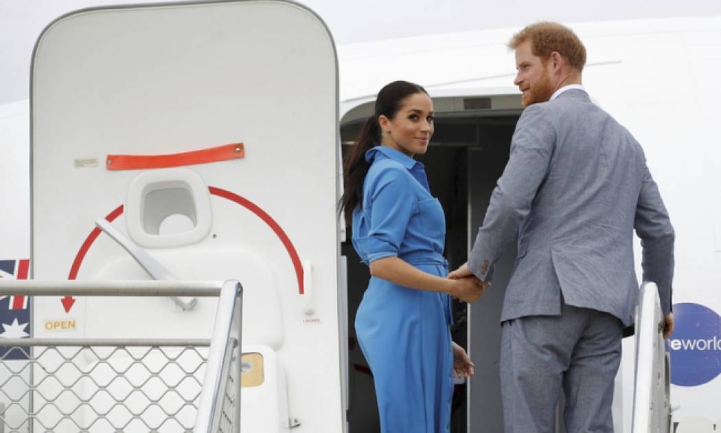 Τρόμος στο αεροπλάνο που μετέφερε τη Meghan και το Harry: Δύσκολες στιγμές στον αέρα