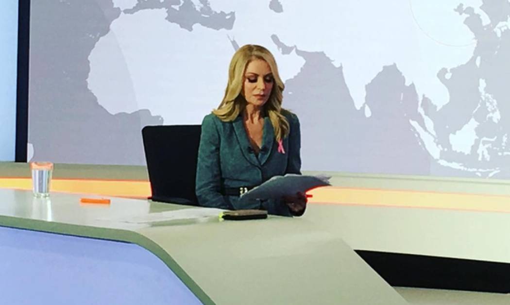 Για δεύτερη μέρα εκτός δελτίου η Έλλη Στάη – H φωτογραφία με τον ορό στο Instagram!