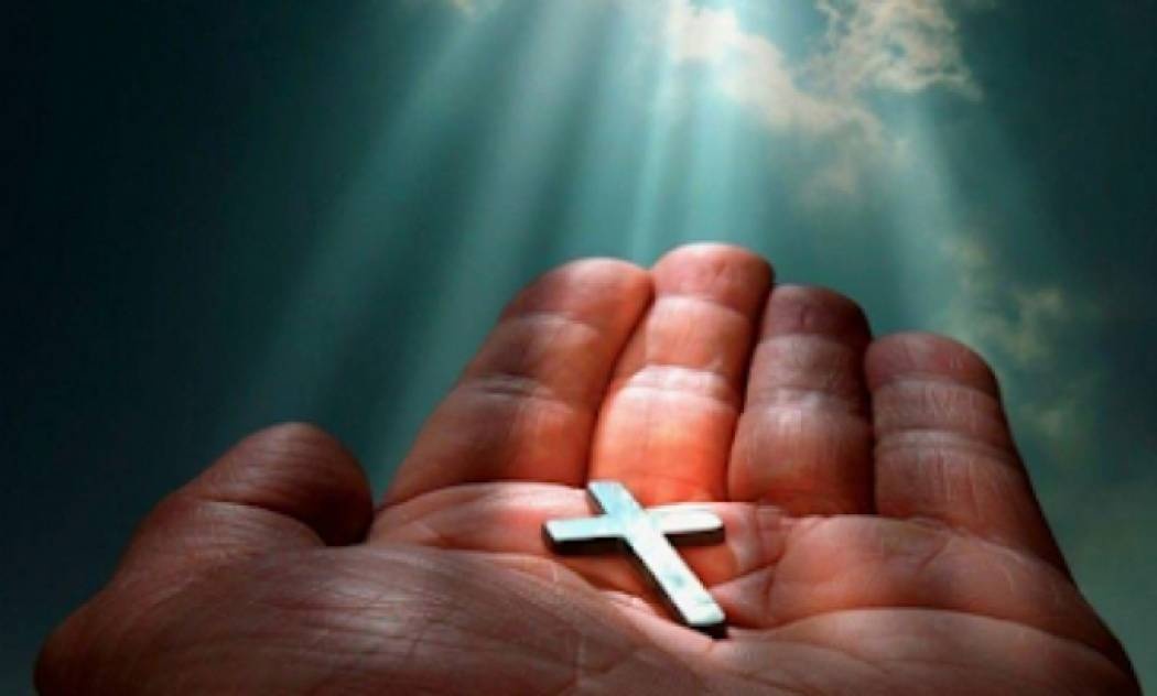 Τον Σταυρό στο λαιμό μας και όχι ματάκια, μικρούς βούδες