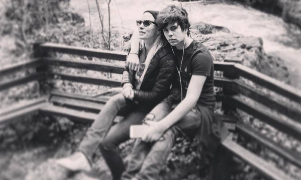 Άγγελος Λάτσιος: Πόσταρε φωτό να φιλάει την αδελφή του, Λάουρα κι «έλιωσε» το instagram