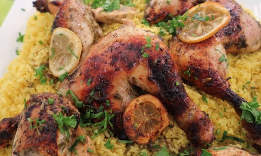 Κοτόπουλο λεμονάτο στο φούρνο με αρωματικό πιλάφι