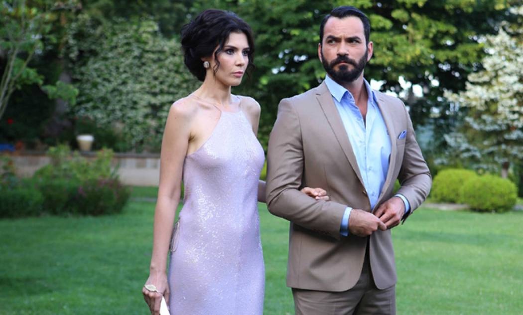 Δείτε τον «σκληρό» Μακσούτ της σειράς «Στα δίχτυα του πεπρωμένου» να παίζει με τον γιο του