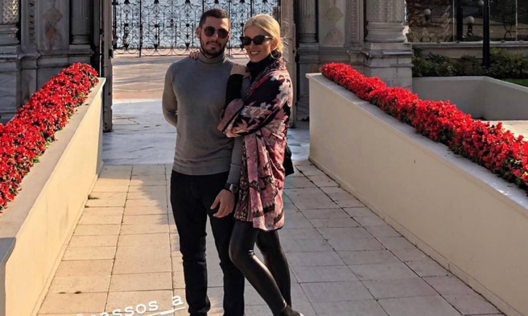 Κατερίνα Καινούργιου: Ποζάρει εντελώς αμακιγιάριστη στην αγκαλιά του συντρόφου της (φωτο)