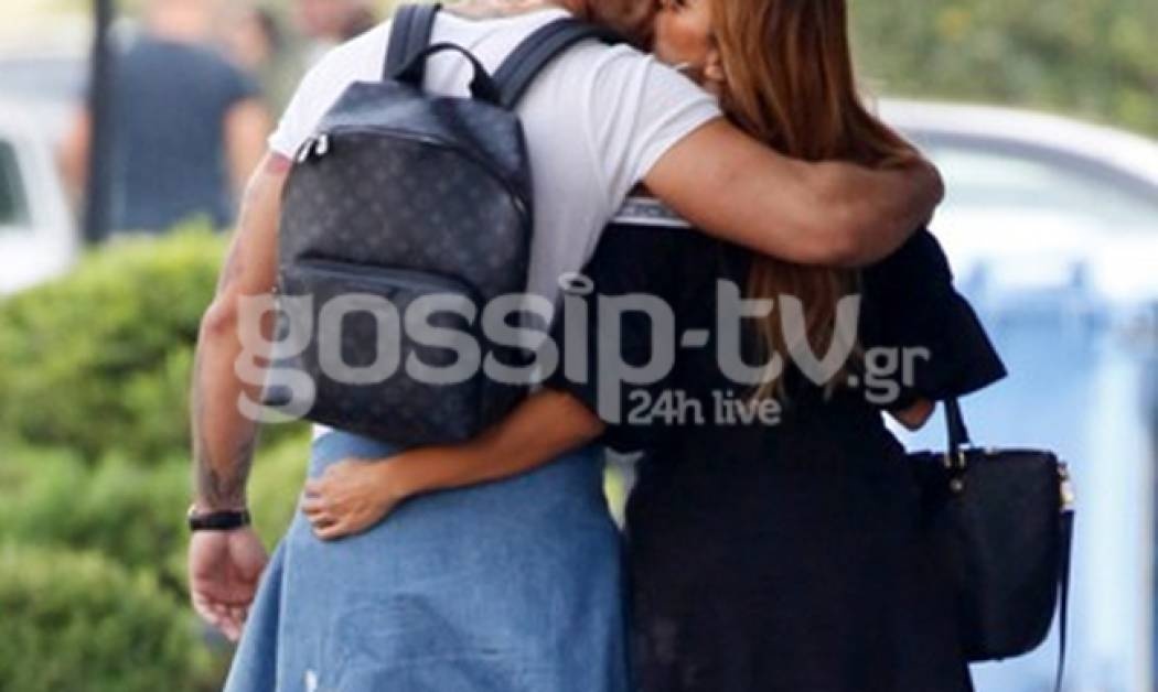 Τι έρωτας και αυτός! Τρυφερά φιλιά στη μέση του δρόμου!