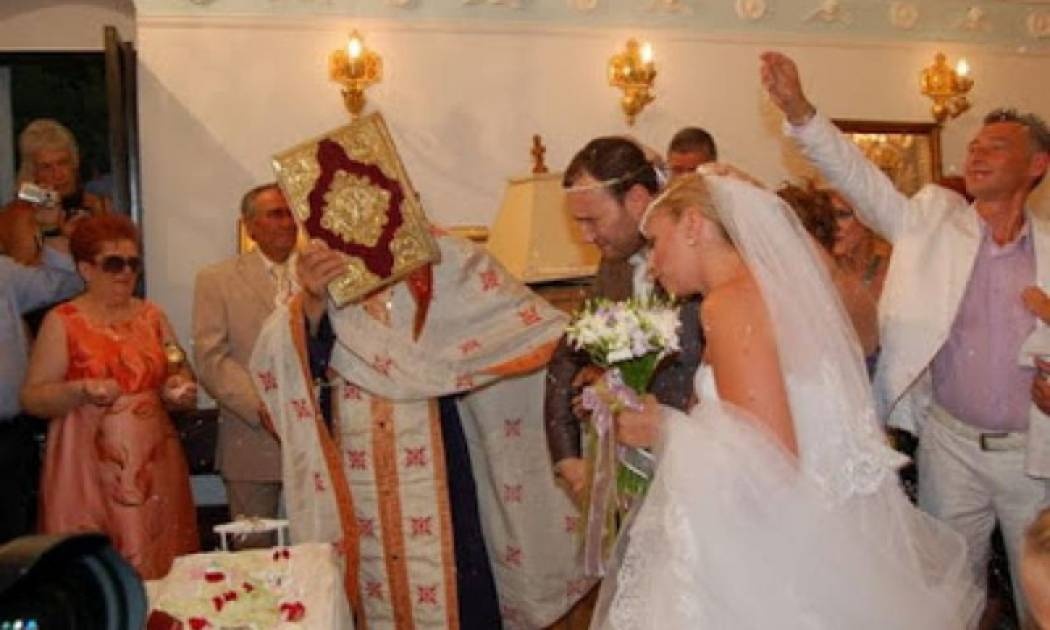 Τι σημαίνει ο χορός του Ησαΐα; Και γιατί χορεύει ο ιερέας τους νεονύμφους τρεις φορές;