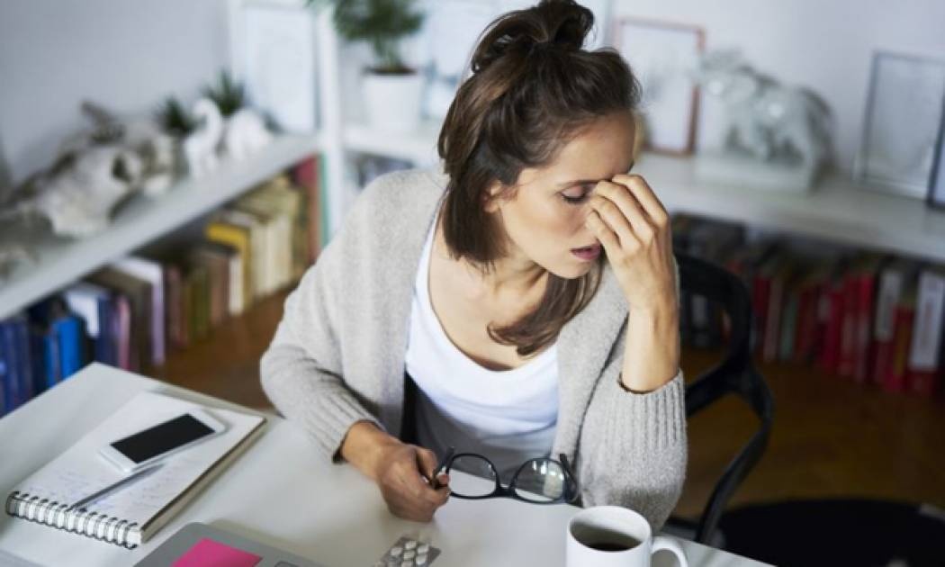Πονοκέφαλος μετά το φαγητό: Δείτε όλες τις πιθανές αιτίες (pics)