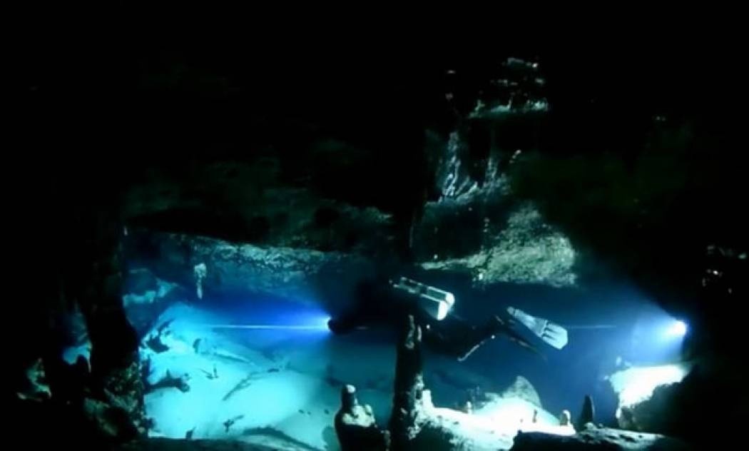 Αμφιτρίτη: Το «χιονισμένο» υποθαλάσσιο σπήλαιο του Αιγαίου