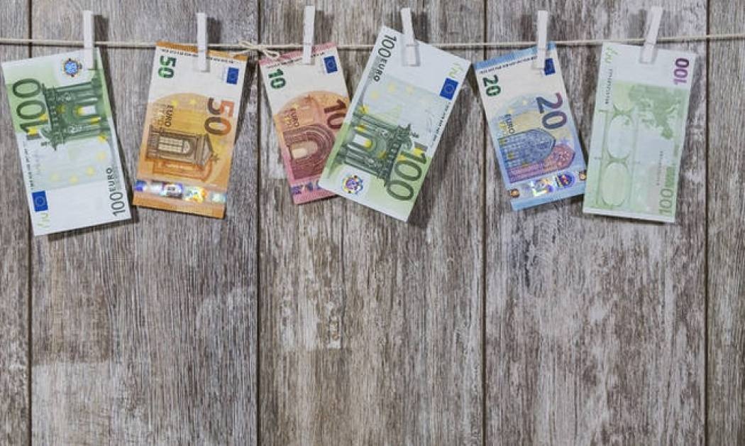 Δώρα στο Δημόσιο: Επιστρέφονται 13ος και 14ος μισθός – Πώς θα πάρετε τα αναδρομικά