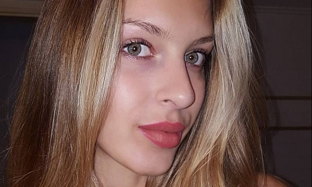 Ελισάβετ Δοβλιατίδου: Η sexy πόζα στη Μαδαγασκάρη! (Photo)