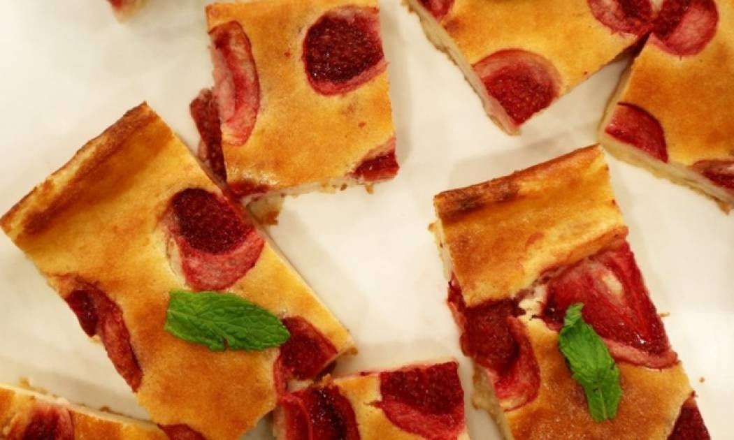 Δροσερή γαλατόπιτα με φράουλες για ένα πιο δροσερό καλοκαίρι