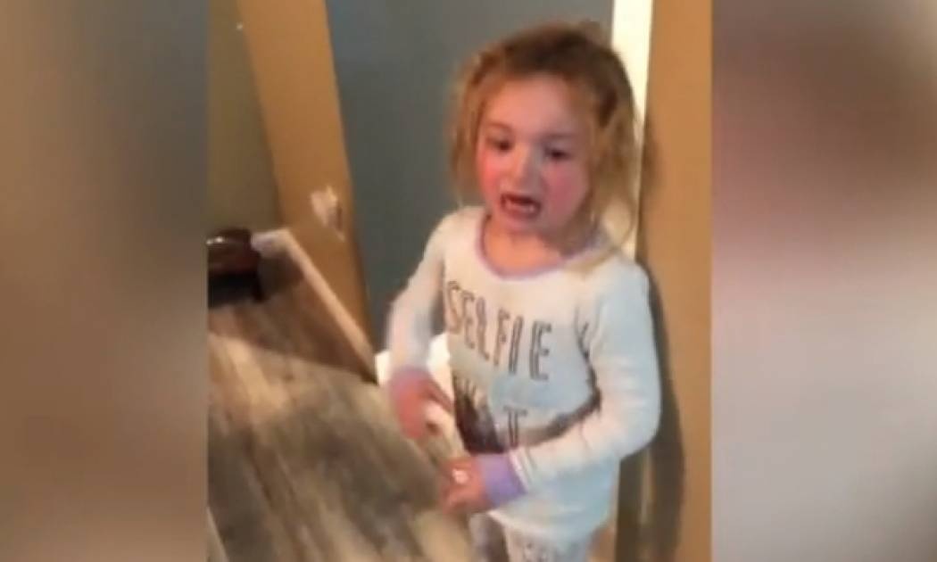 Η μικρή που ζηλεύει την… άρρωστη αδερφή της (vid)