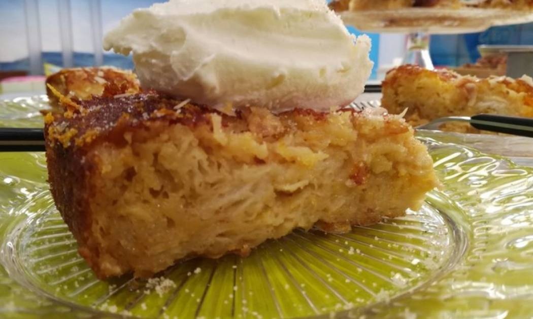 Πορτοκαλόπιτα με φύλλο και αμύγδαλα