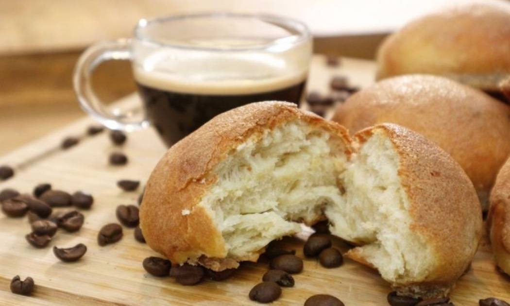 Γλυκά ψωμάκια με επικάλυψη καφέ