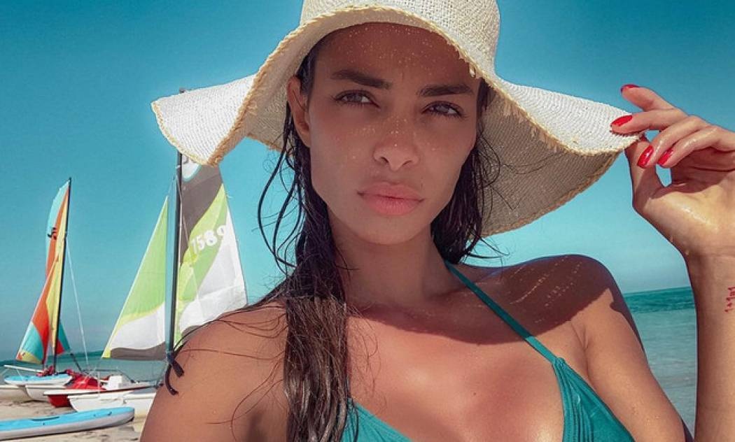 Ξεσαλώνει στην Κούβα η γυναίκα του Ντάνι Άλβες (vid&pics)