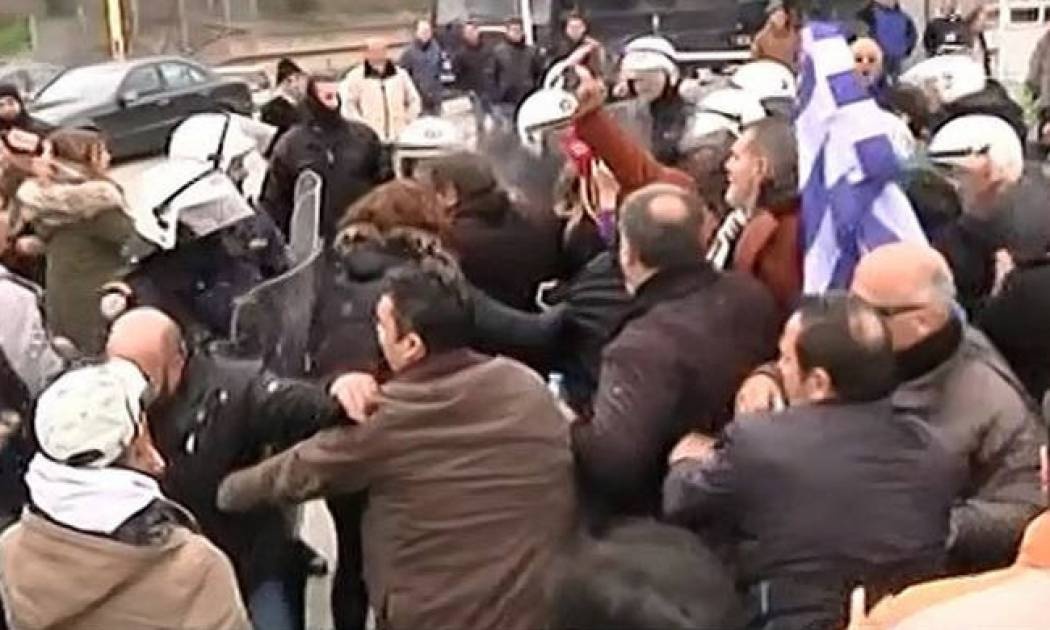 Μνημόσυνο Κατσίφα: Ένταση στα ελληνοαλβανικά σύνορα (pics&vid)