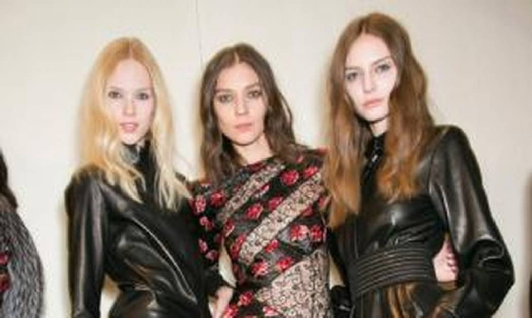 Δερμάτινο φόρεμα: 5 λόγοι που είναι το πιο must have φόρεμα του χειμώνα