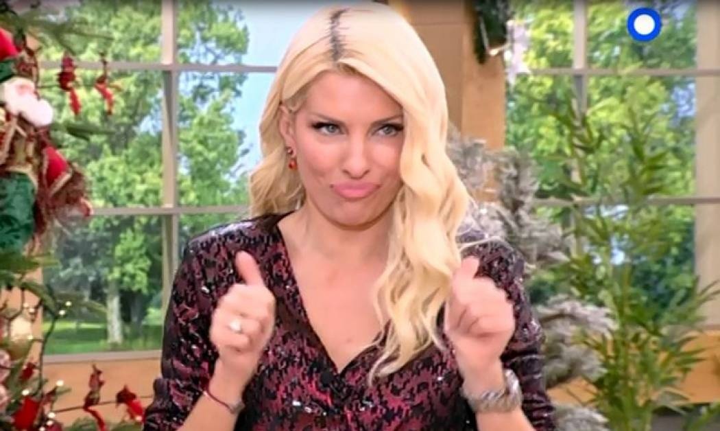 Ελένη Μενεγάκη: Οι φωτό που την ενόχλησαν: «Έμαθε όλη η Ελλάδα ότι…»