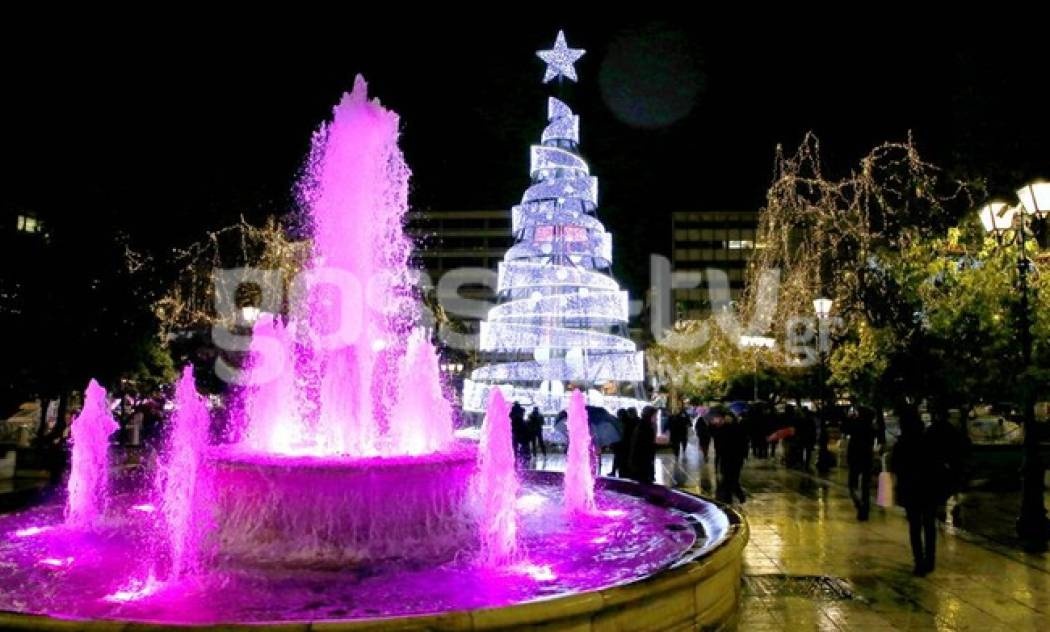 Φωταγωγήθηκε το χριστουγεννιάτικο δέντρο στο Σύνταγμα!