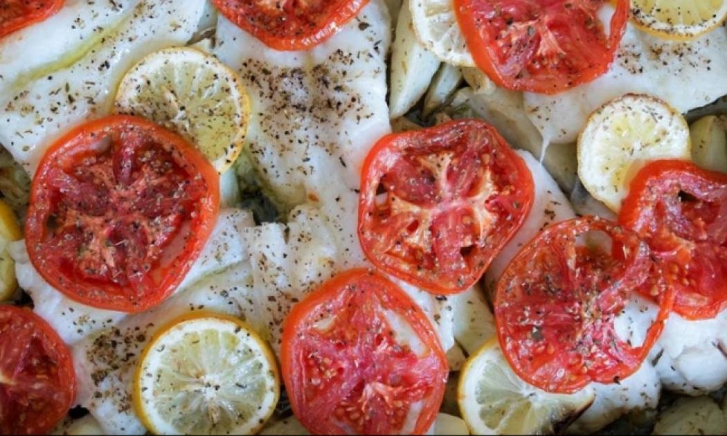 Μπακαλιάρος στο φούρνο με πατάτες