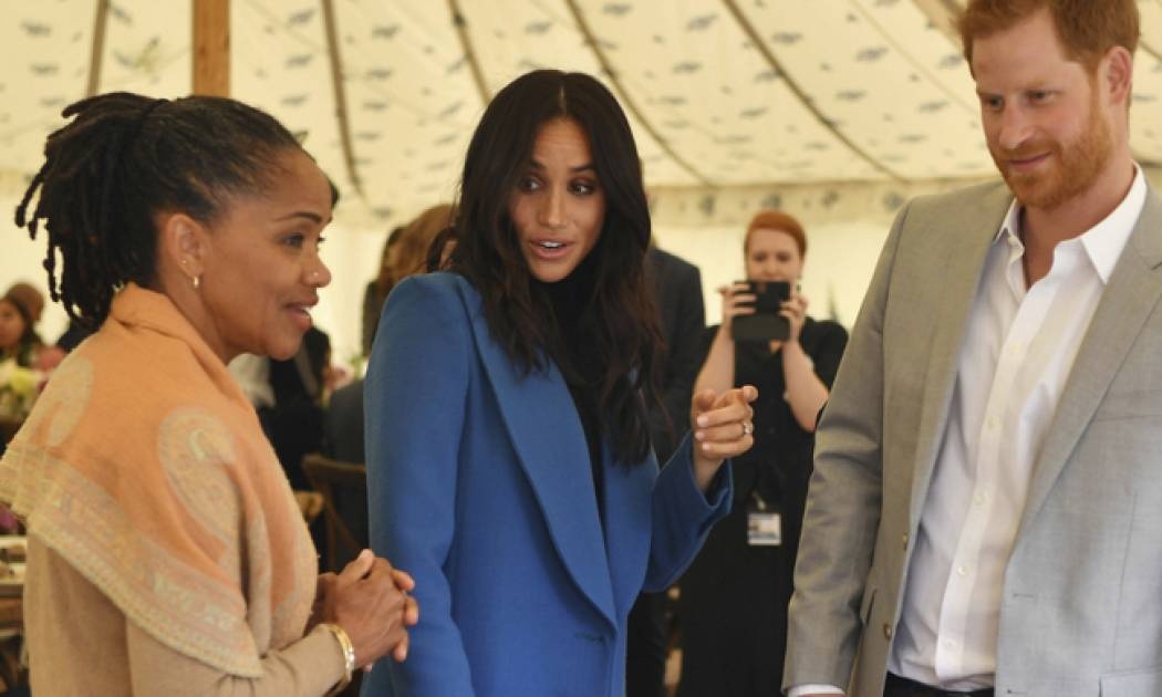 Αλήθεια τώρα; Η Meghan Markle θα περάσει τις γιορτές μακριά από τη μητέρα της γι' αυτό το λόγο