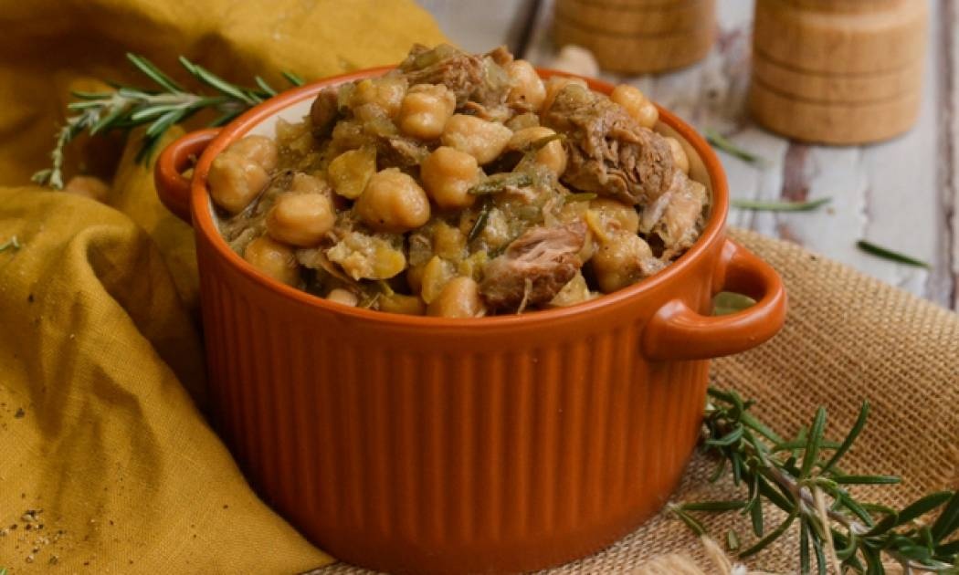 Ρεβίθια στο φούρνο με αρνί