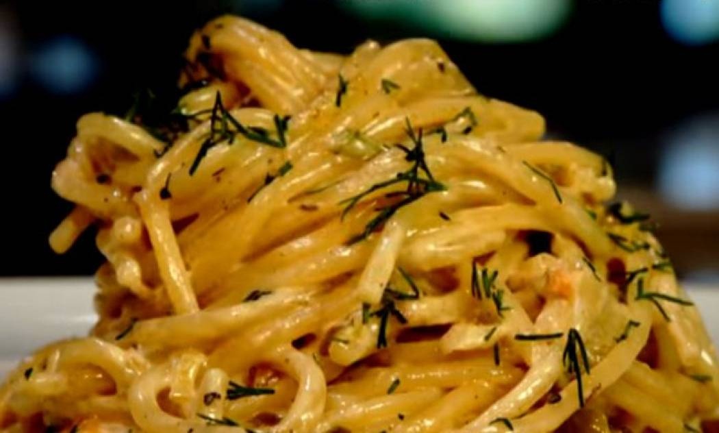 Σπαγγέτι με σολομό και βότκα