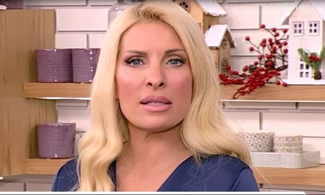 Ελένη Μενεγάκη: Δεν πάει ο νους σας τι μήνυμα έστειλε στη γειτόνισσά της στην Άνδρο