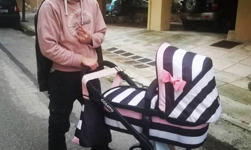 Έλληνας ηθοποιός για βόλτα με την λίγων εβδομάδων κόρη του (pics)